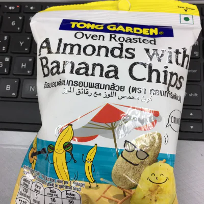 Crunchy almonds with banana